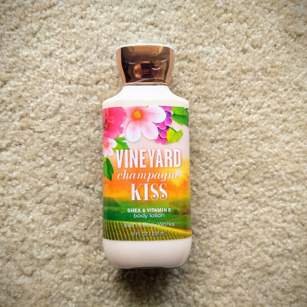SOLD: BBW Vineyard Champagne Kiss Body Lotion